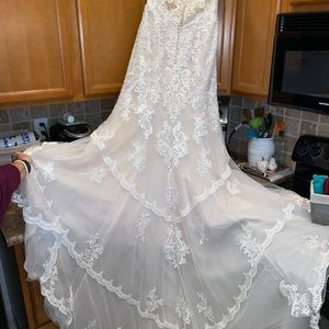 Stella York - size 14 - brand new. Just decided to go with a different style.